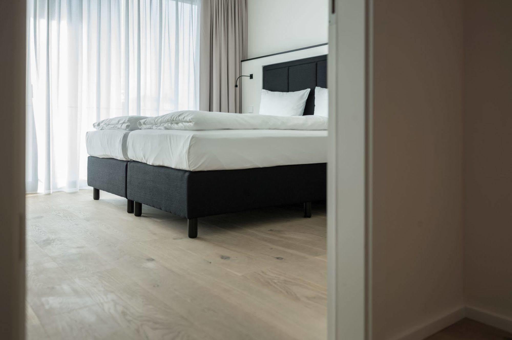 Suytes Aparthotel 4*
