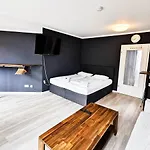 Cf44 30M2 Quiet Central Balcony And Netflix