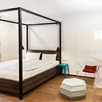 Nomad Serviced-Apartments