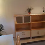Grosses Zimmer In Souterrain