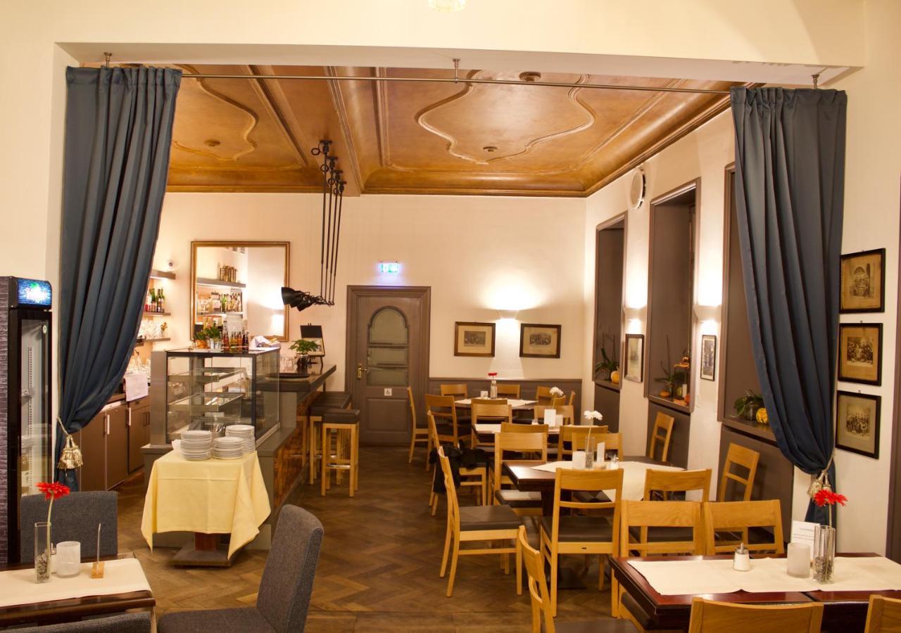 Cafe & Knoesel *