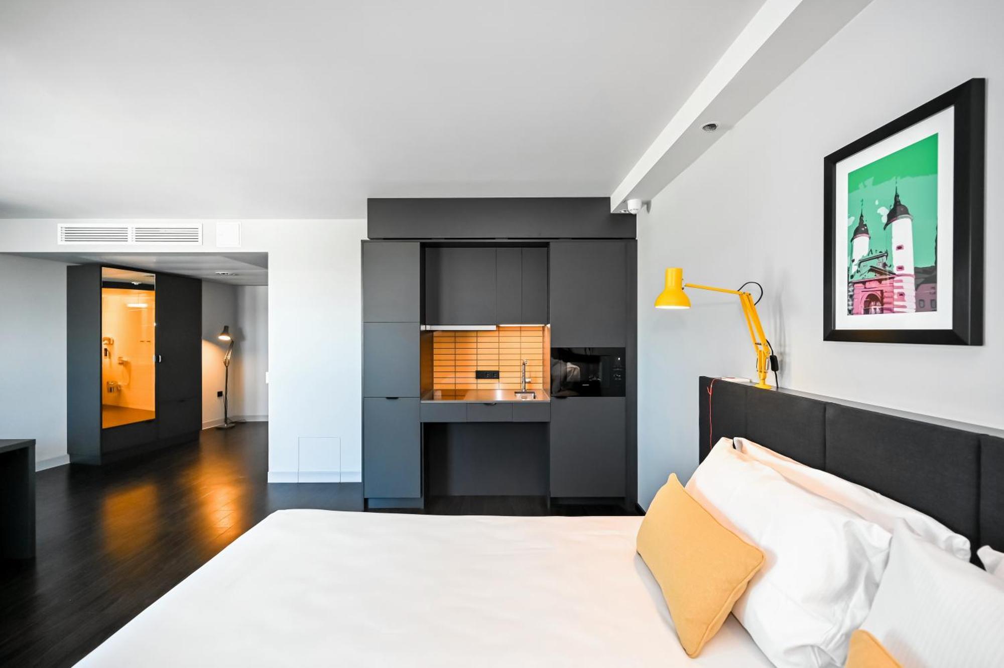 Aparthotel Staycity 4*