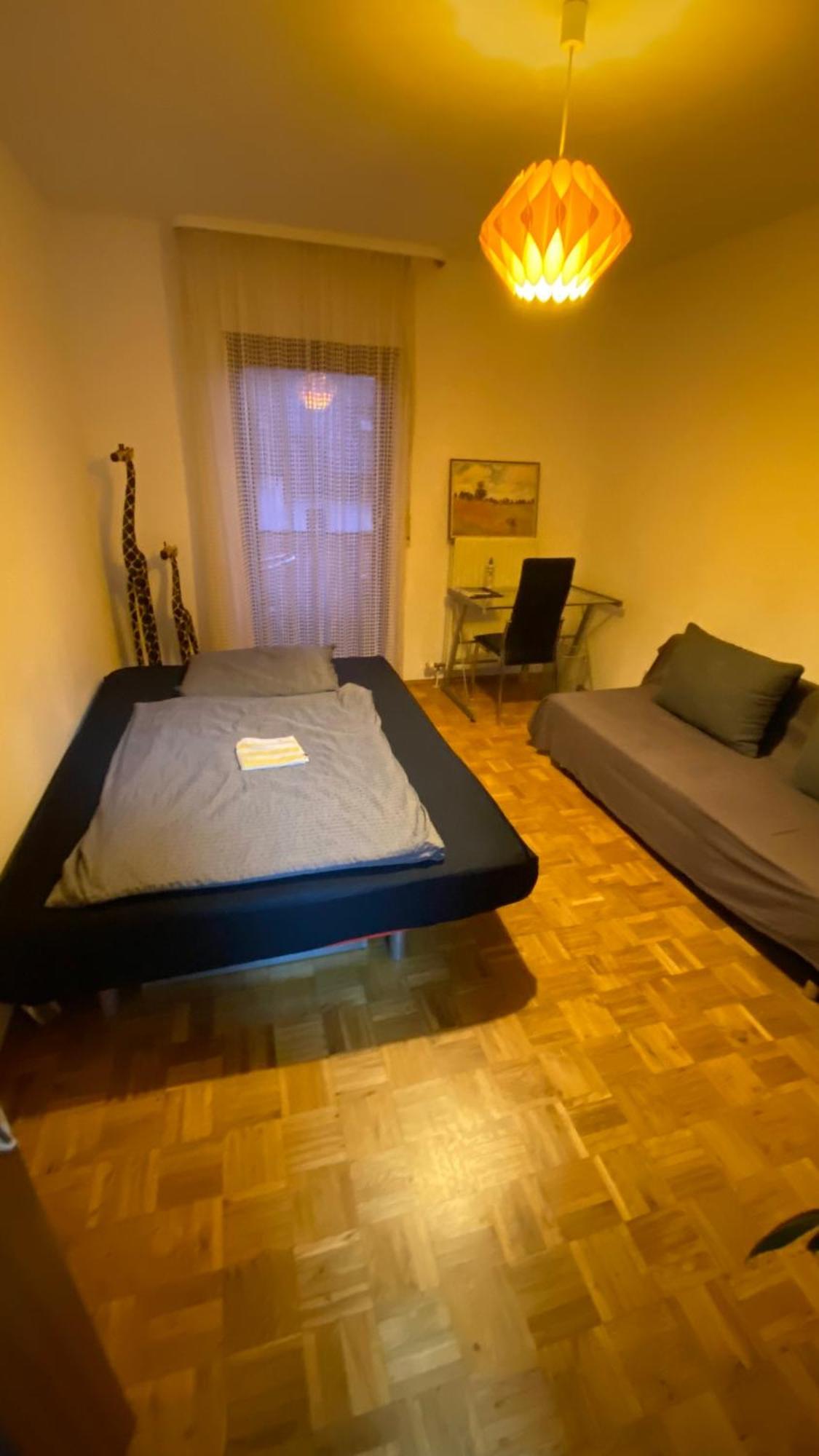 Homestay Im 1 Og In Einem Reihenhaus Mit Gemeinschaftlichen Zimmern
