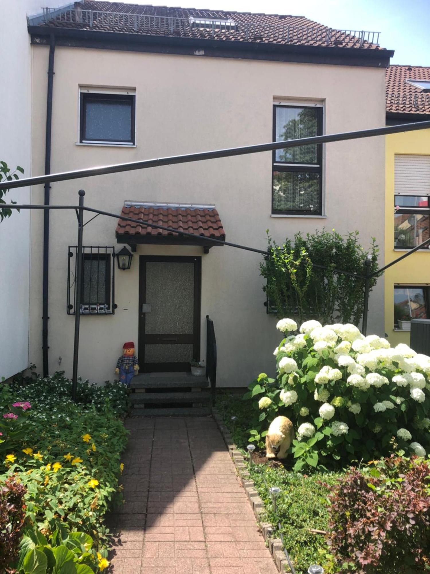 Homestay Im 1 Og In Einem Reihenhaus Mit Gemeinschaftlichen Zimmern *