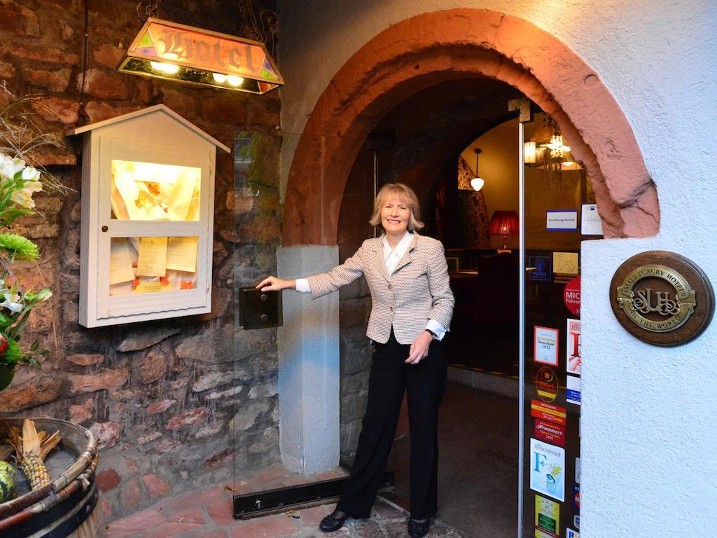 Hirschgasse 4*