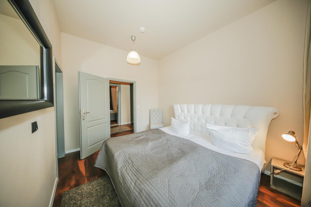 Ben'S Boardinghouse Apartment