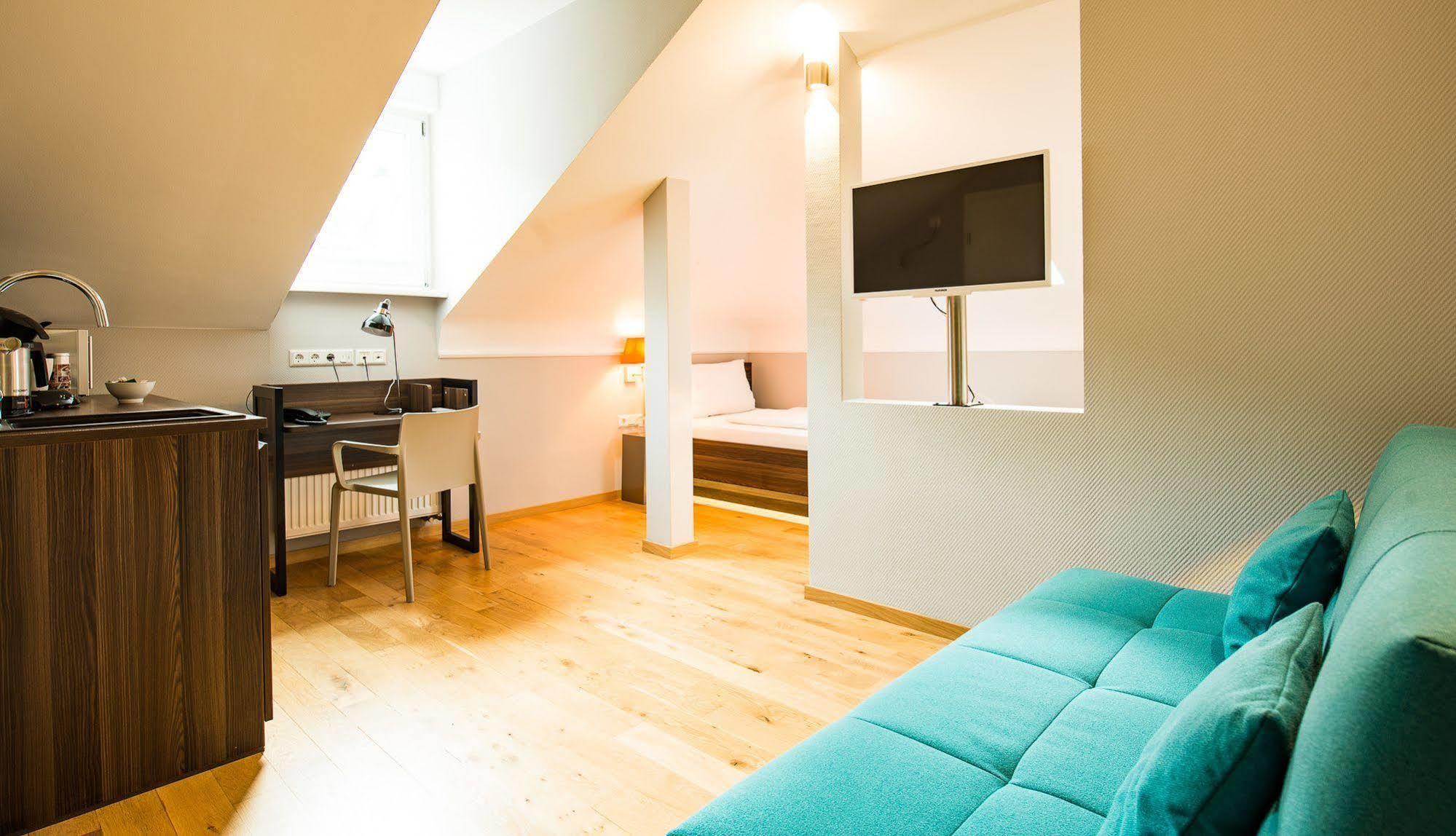 Hotel Boardinghouse