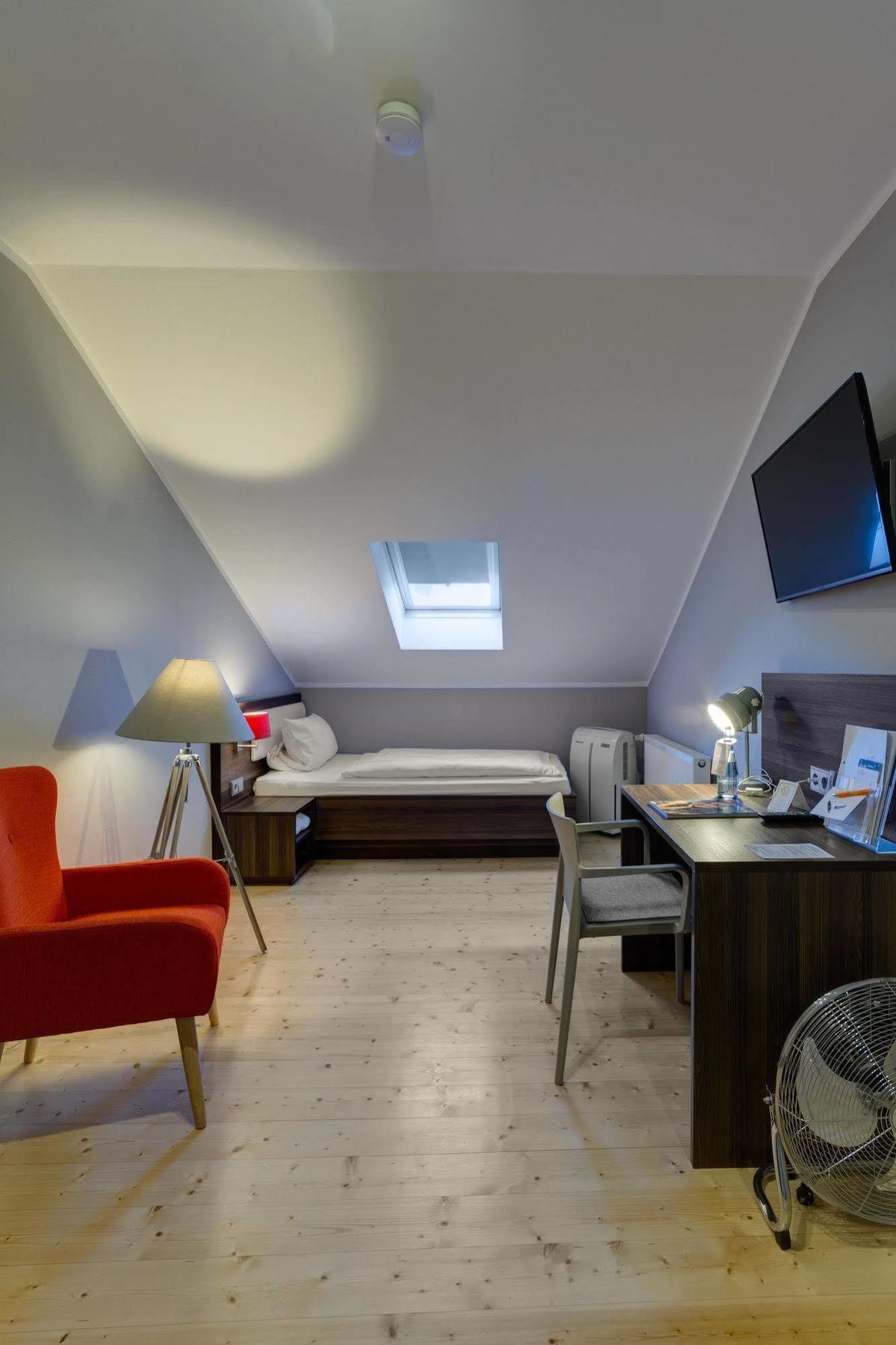 Hotel Boardinghouse