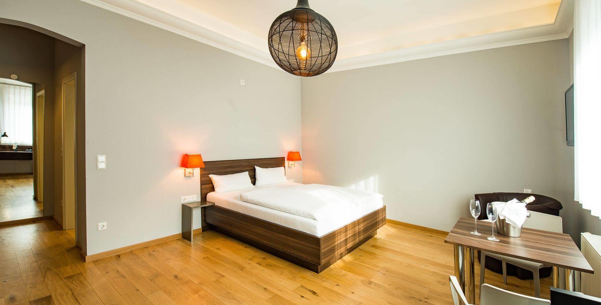 Hotel Boardinghouse